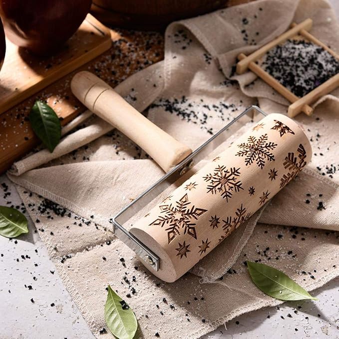 3D Wooden Christmas Embossed Pattern Rolling Pin, Laser Engraved Pastry Pizza Baking Roller Pin for Christmas Cookies Baking Non Stick (Christmas Snowflake)