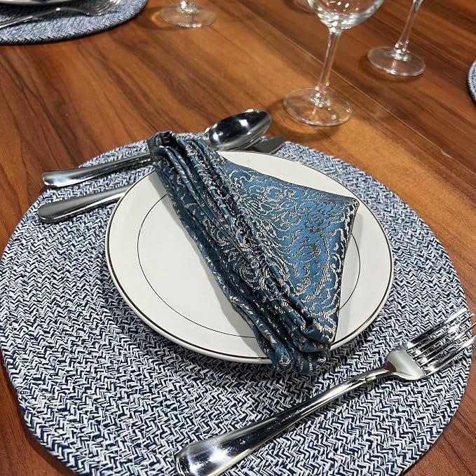 WAZAIGUR Round Placemats Washable Thick Cotton Absorbent 13 inch Round Table Mats for Kitchen Dining Table Set of 4 Round Woven Fabric Indoor/Outdoor Place Mats (Blue and White, 4)