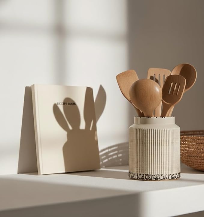 JIEMEI HOME Kitchen Utensil Holder, 6.77" Ceramic Farmhouse Stable Utensil Crock for Countertop, Vintage Style Cooking Tool Organizer with Cork Mat, Spatula Holder For Kitchen Decor, Antique Beige