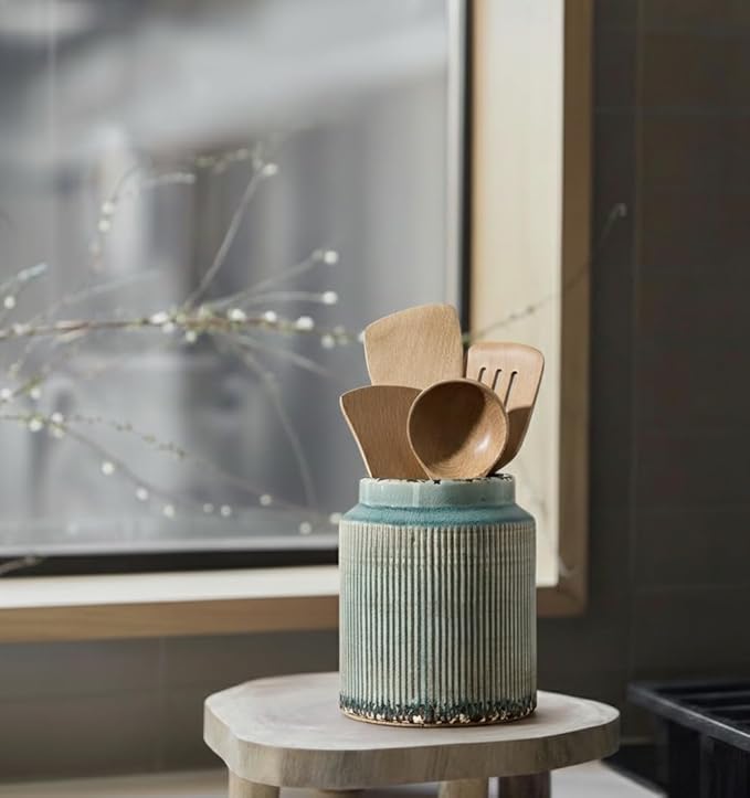 JIEMEI HOME Kitchen Utensil Holder, 6.77" Ceramic Farmhouse Stable Utensil Crock for Countertop, Vintage Style Cooking Tool Organizer with Cork Mat, Spatula Holder For Kitchen Decor, Antique Blue