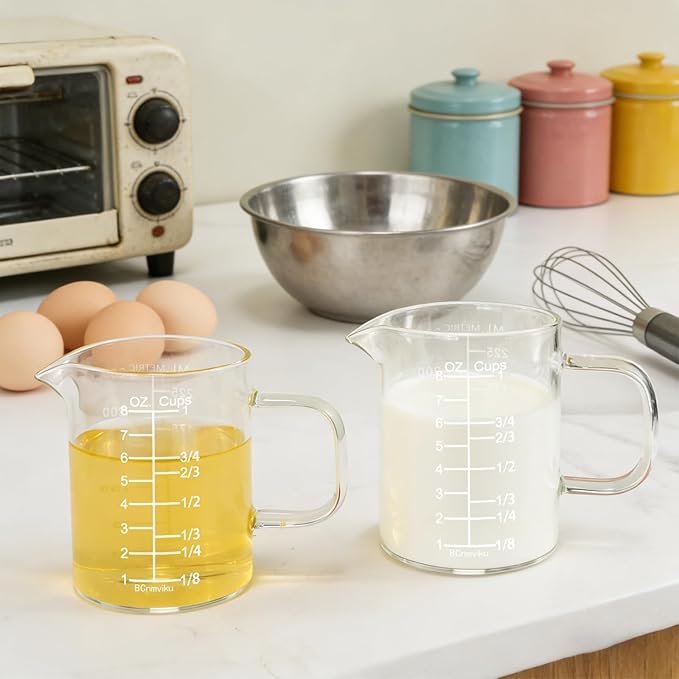 BCnmviku Glass Measuring Cup with Handle, 8OZ/250ML/1 CUP High Borosilicate Heat Resistant Glass Measuring Cup with Clear Markings (oz, Cup, ml) & Pour Spout, Microwave Safe