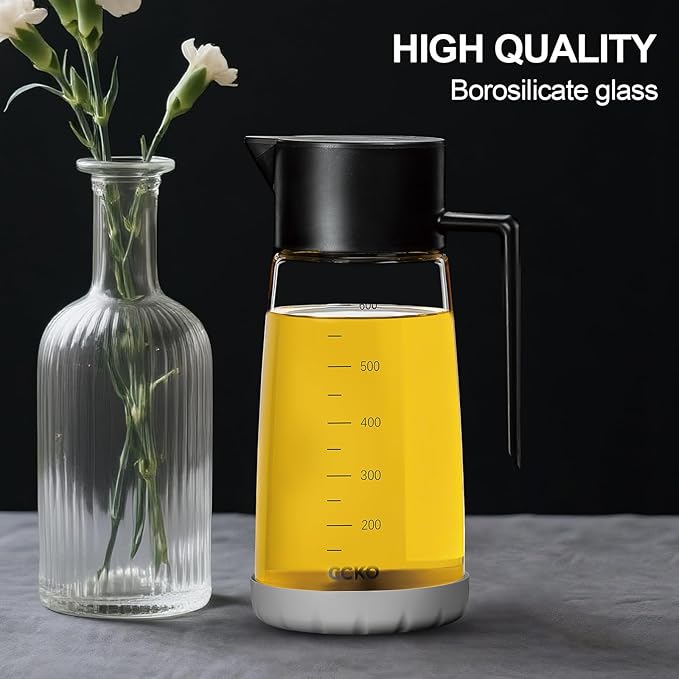 Olive Oil Dispenser Bottle for Kitchen with Leakproof and Dust Cover, Auto-Open & Close Glass Olive Oil Bottle with Non-Slip Bottom 600ml Cooking Oil and Vinegar Cruet Dispenser (Off-White)