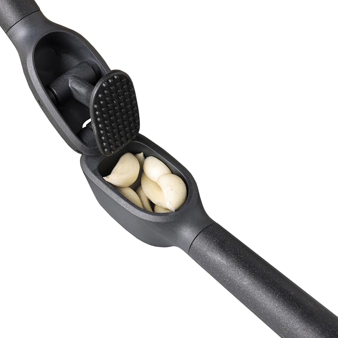 Zyliss Classic Garlic Press – Heavy Duty Garlic Mincer & Crusher with Large Chamber, Ergonomic Easy Grip Handles, Dishwasher Safe Garlic Press, Stainless Steel Kitchen Tool