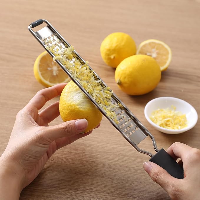 Zester Grater with Protective Cover – Fine Stainless Steel Lemon Zester cheese shredder for Kitchen, Ideal for parmesan, Garlic, Nutmeg, Chocolate, Fruits, Vegetables – Black