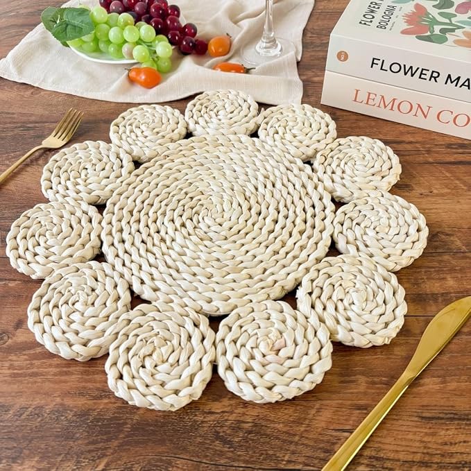 IcosaMro 13.8" Boho Placemats Set of 6 Round Woven Placemats Natural Table Place Mats for Dinning Table Indoor & Outdoor Wicker Wicker Charger Plates for Wedding Christmas Thanksgiving Events