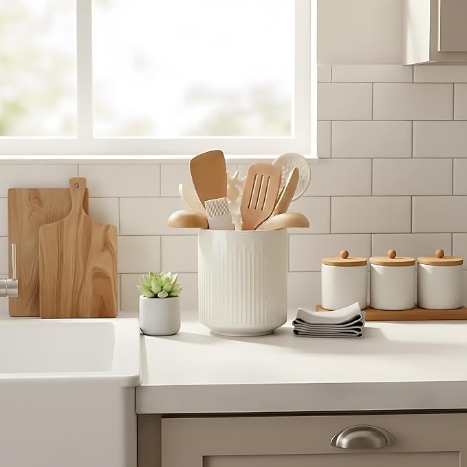 JIEMEI HOME Kitchen Utensil Holder, 7.2" Large Ceramic Stable Utensil Crock for Countertop, Utensil Organizer with Cork Mat, Removable Bamboo Divider for Easy, Kitchen Decor, Aged Ivory Speckle