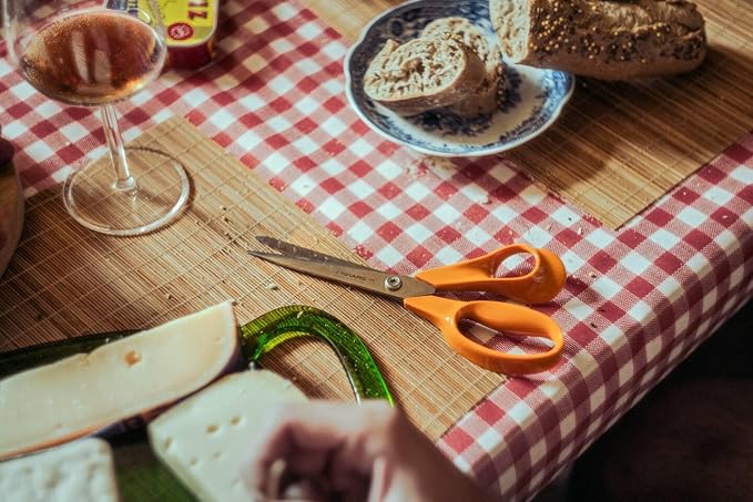 Fiskars Classic Universal Kitchen Scissors, Right-Handed, Total Length: 21 cm, Improved Torx Screw and Ergonomic Handle, Sustainable Packaging, Quality Steel/Plastic, Orange, 1075031