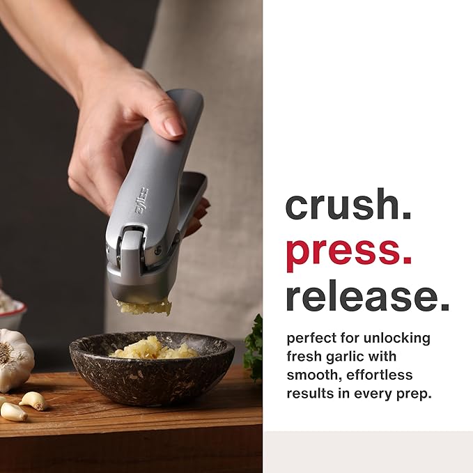 Zyliss Susi 4 Garlic Press - Garlic Crusher for Efficient Mincing - Odor-Free Hands - Large Chamber Made of Durable Stainless Steel - Mess-Free Kitchen Gadget - PFAS-Free Non-Stick Coating - Silver