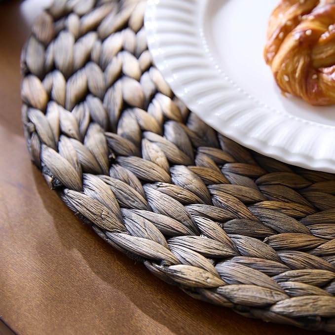 10 Pack, Round Woven Placemats, Natural Water Hyacinth Wicker Place Mats, Braided Straw Table Mats for Dining Table, Fall, Halloween, Thanksgiving, Chrismats, Black (13.8 inch)