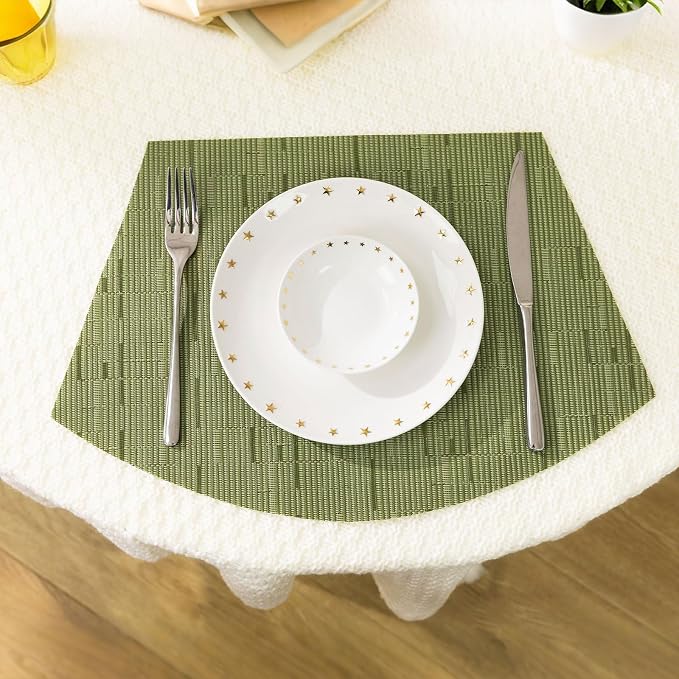 SHACOS Small Round Table Placemats Set of 5 Woven Vinyl Wedge Placemats with Centerpiece Round Table Mats Heat Resistant Wipe Clean (5, Green)
