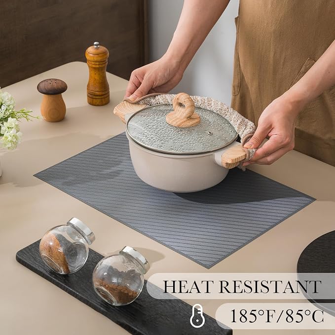 BACKTOEDEN Placemats Set of 8 Heat Resistant Washable Wipeable Placemat Woven Non-Slip Foldable Vinyl/Plastic Place Mats Indoor/Outdoor Mat Kitchen Dining Table Pad, Dark Gray Twill