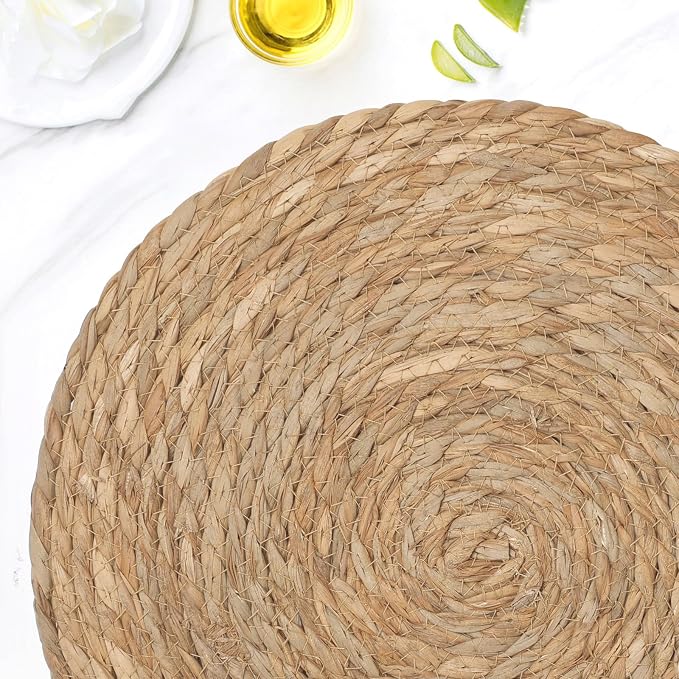 comfoyar Round Water Hyacinth Woven Placemats Set of 12, 13Inch Boho Natural Hand Braided Place Mats, Heat Resistant Rustic Wicker Rattan Table Mats for Dining Table Farmhouse Decoration