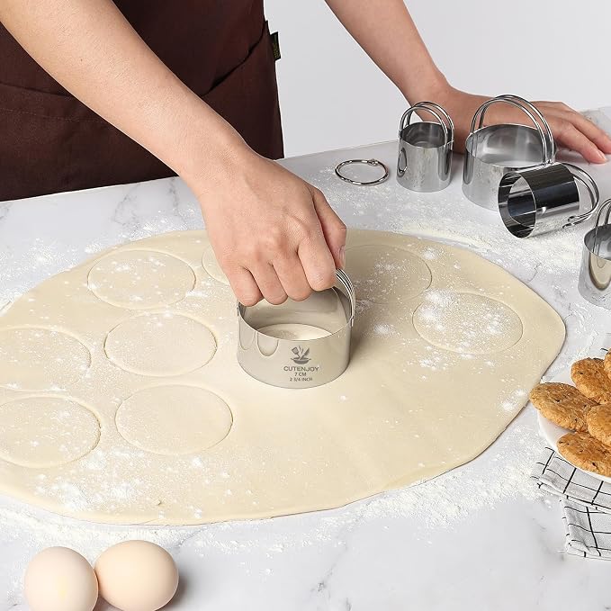 6 Pcs Large Cookie Cutters (2, 2.3, 2.8, 3.14, 3.54, 3.9 Inch), Round Biscuit Cutter Set with Handle and Big Ring, Professional Baking Dough Cutter Tools for Cakes, Sandwiches, Donuts, Dumplings