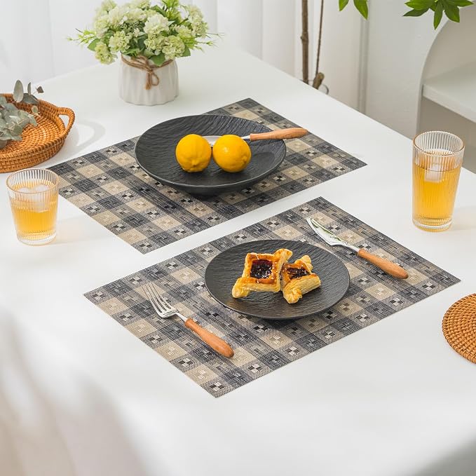 BACKTOEDEN Placemats Set of 8 Heat Resistant Washable Wipeable Placemat Woven Non-Slip Foldable Vinyl/Plastic Place Mats Indoor/Outdoor Mat Kitchen Dining Table Pad, Black Checkered