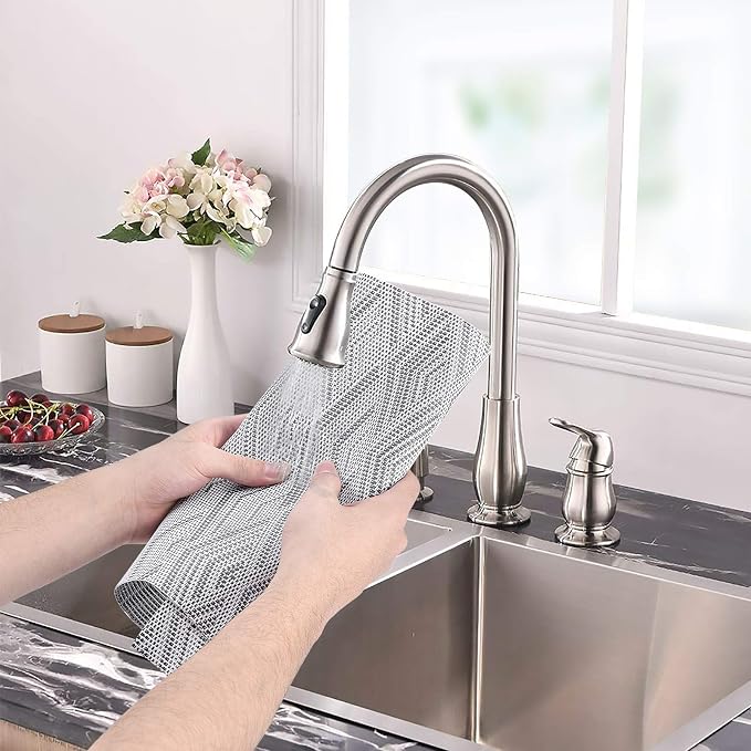 Aofmee Placemats Set of 6, Heat Resistant Place Mats, Washable Durable PVC Table Mats, Woven Vinyl Plastic Placemats for Kitchen Dining Table, Non-Slip Stain Resistant Placemats Indoor, Easy to Clean
