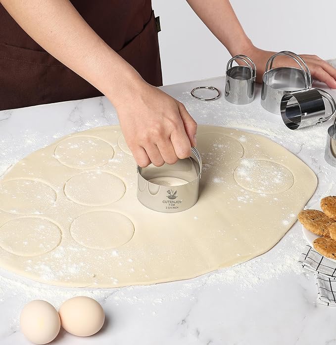 Cookie Cutters (5 Pieces/Set),Round Biscuit Cutter Set with Handle and Big Ring, Professional Baking Dough Cutter Tools for Cakes, Sandwiches, Donuts, Dumplings