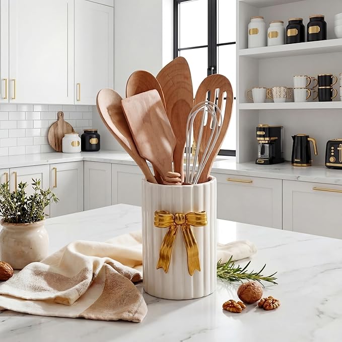 LemonRoad Gold Bow Ceramic Utensil Holder 3D Handmade Gold Kitchen Decor Gifts Cooking Utensil Crock with Scalloped Preppy Caddy Pen Holder Vase Vintage Retro Graduation Gift for College Students