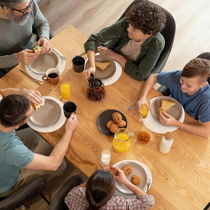 ADRIMER Placemats, Heat Resistant Round Placemats Set of 6 Washable, Waterproof Table Mats, Wipeable Faux Leather Place Mats for Kitchen, Dining Room, Beige