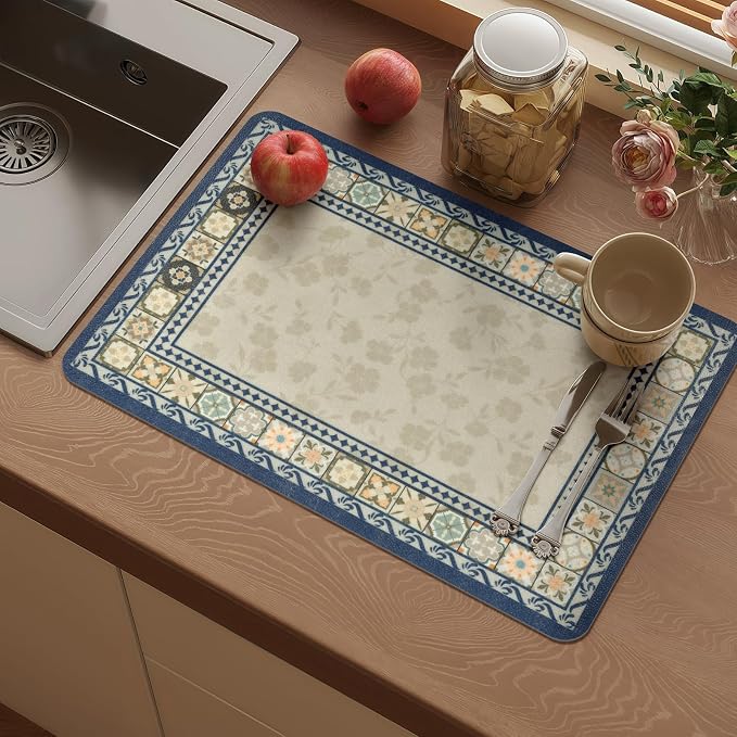 Vinyl Placemats Set of 4-12x17 Inch - Heat Resistant Washable Place Mats Waterproof Non-Slip Wipeable Table Mats for Dining Table Decor, Indoor/Outdoor Plastic Mat