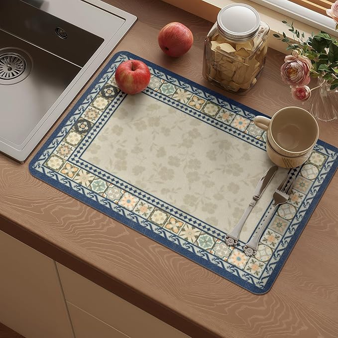 Vinyl Placemats Set of 6-12x17 Inch - Heat Resistant Washable Place Mats Waterproof Non-Slip Wipeable Table Mats for Dining Table Decor, Indoor/Outdoor Plastic Mat