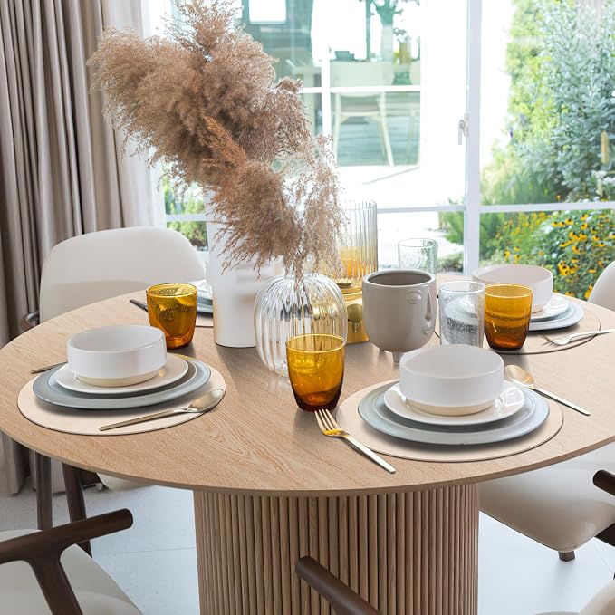 ADRIMER Placemats, Heat Resistant Round Placemats Set of 4 Washable, Waterproof Table Mats, Wipeable Faux Leather Place Mats for Kitchen, Dining Room, Beige