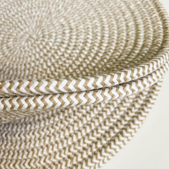 WAZAIGUR Round Placemats Washable Thick Cotton Absorbent 13 inch Round Table Mats for Kitchen Dining Table Set of 4 Round Woven Fabric Indoor/Outdoor Place Mats (Khaki and White, 4)