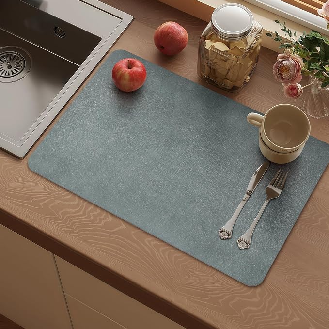 Vinyl Placemats Set of 4-12x17 Inch - Heat Resistant Washable Place Mats Waterproof Non-Slip Wipeable Table Mats for Dining Table Decor, Indoor/Outdoor Plastic Mat