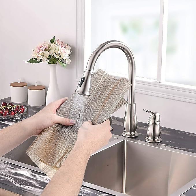 Aofmee Placemats, Placemats Set of 6, Heat Resistant Place Mats, Washable PVC Table Mats, Woven Vinyl Plastic Placemats for Dining Table, Non-Slip Stain Resistant Kitchen Table Placemats Easy to Clean