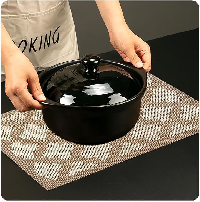 Elegant Placemats Vinyl Woven Heat-Resistant Placemats Set of 8 Washable Easy to Clean Table Mats for Dining Room and Decorate (Gold)