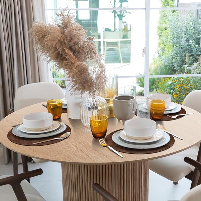 ADRIMER Placemats, Heat Resistant Round Placemats Set of 8 Washable, Waterproof Table Mats, Wipeable Faux Leather Place Mats for Kitchen, Dining Room, Brown