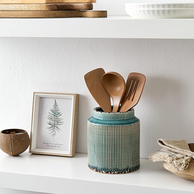 JIEMEI HOME Kitchen Utensil Holder, 6.77" Ceramic Farmhouse Stable Utensil Crock for Countertop, Vintage Style Cooking Tool Organizer with Cork Mat, Spatula Holder For Kitchen Decor, Antique Blue