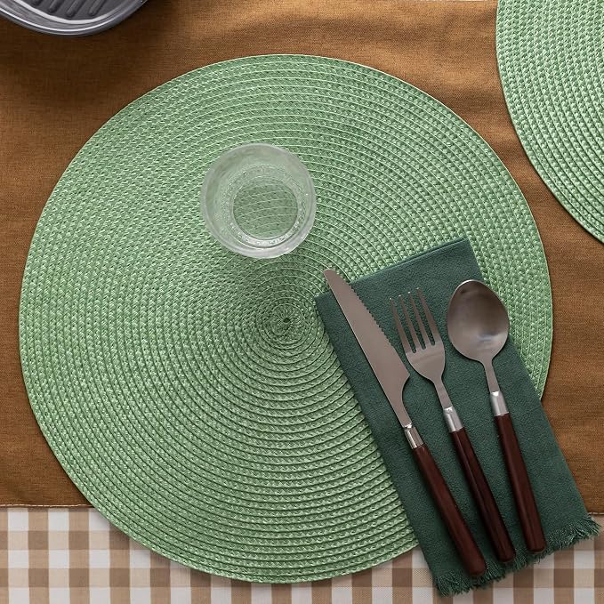 Baroyal Round Placemats Set of 8 Plastic Woven Placemats Washable Wipeable Table Mats for Dining Table Heat Resistant Non-Slip Circle Place Mats (Green)