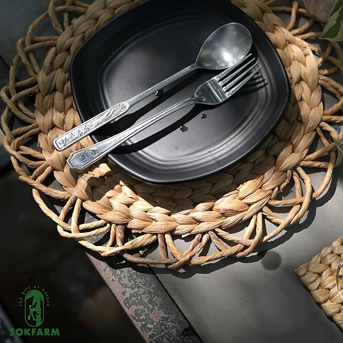 Round Woven Placemats Set of 4, Water Hyacinth Round Placemats, Plate Chargers for Dinner Plates, Individuales para Mesa De Comedor, Thanksgiving Christmas Rattan Charger Plates 13.4 in