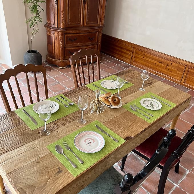 WAZAIGUR Placemats,Easy to Clean Crisscross Woven Vinyl Place Mats Durable Non-Slip Heat Resistant Table Mats,Placemats for Kitchen Table (Green, 6)