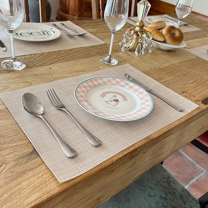 WAZAIGUR Placemats,Easy to Clean Crisscross Woven Vinyl Place Mats Durable Non-Slip Heat Resistant Table Mats,Placemats for Kitchen Table (Beige, 4)