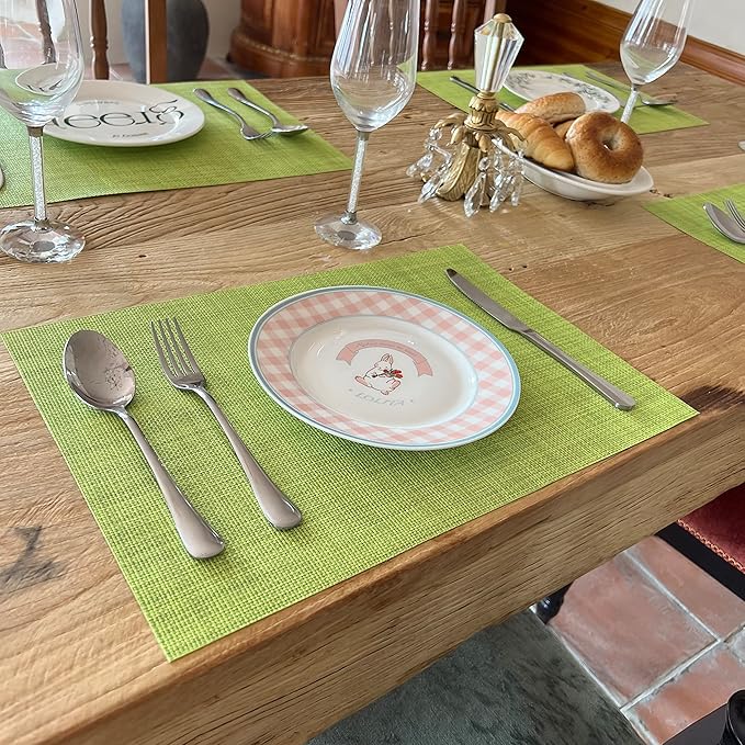WAZAIGUR Placemats,Easy to Clean Crisscross Woven Vinyl Place Mats Durable Non-Slip Heat Resistant Table Mats,Placemats for Kitchen Table (Green, 6)